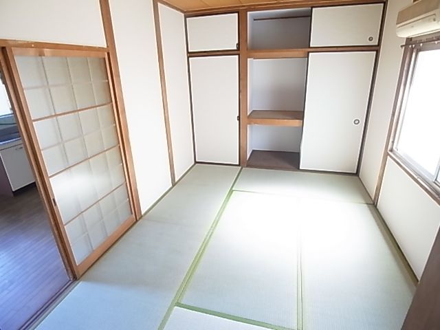 Other room space. Also replaced. Tatami ☆ Clean rooms is a good idea feeling