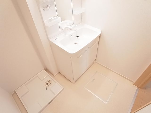 Washroom. Clean shampoo dresser ☆ It's still new