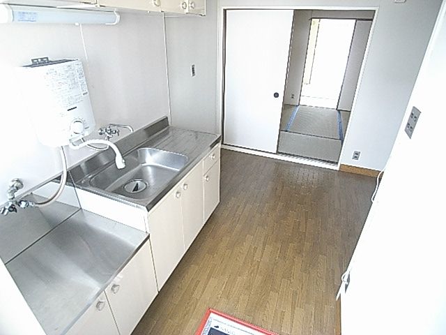 Living and room. Kitchen is renovated to Pikkapika ☆