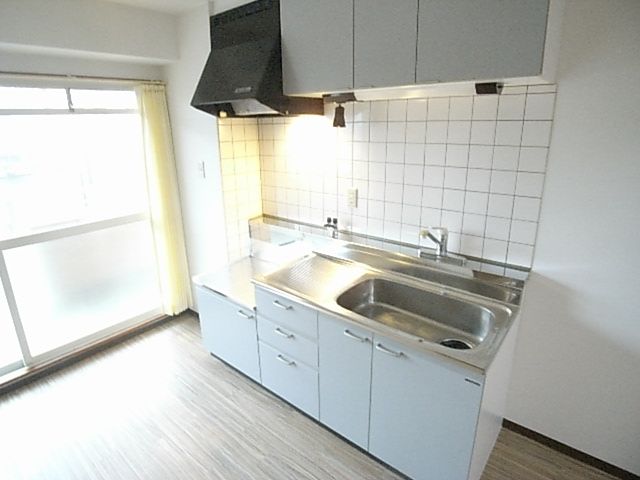 Kitchen. Renovated kitchen also Pikkapika ☆