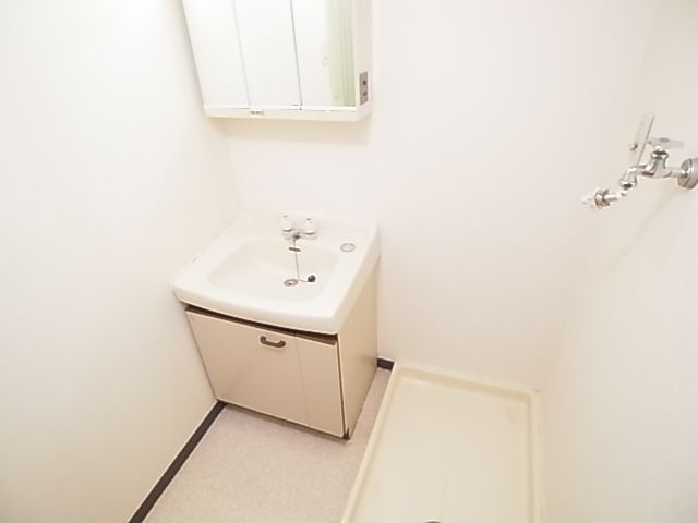 Washroom. It is also equipped pat independent vanity