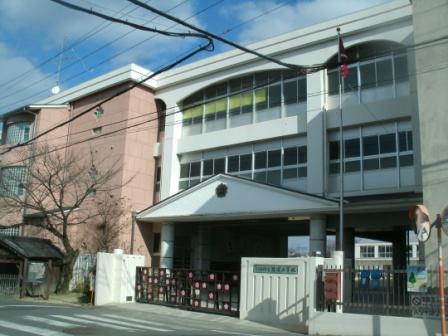 Primary school. 1834m until yamatotakada Tatsuiwa Gardens Elementary School