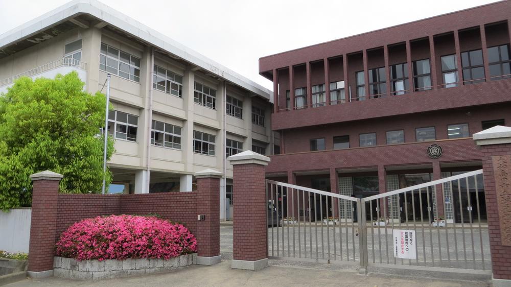 Primary school. Yamatotakada stand Ukiana to Nishi Elementary School 326m
