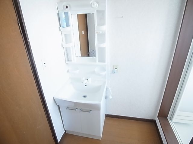 Washroom. It is also equipped with independent basin ☆