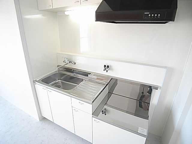 Kitchen. A gas stove perfectly equipped kitchen ~ To (* ^ _ ^ *)