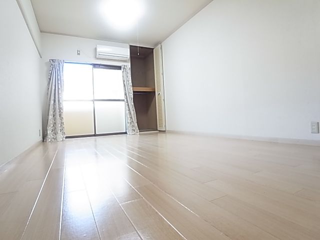 Other room space. Bright floor is attractive ☆ Sooo rooms are clean