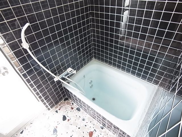 Bath. Comfortable if there is a window in the bathroom (^ O ^) /