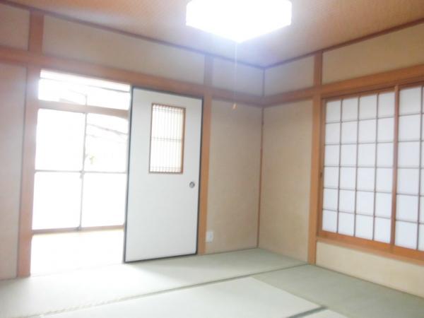 Non-living room. 1F Japanese-style room ・ Tatami mat replacement, Sliding door ・ Sliding door was re-covering
