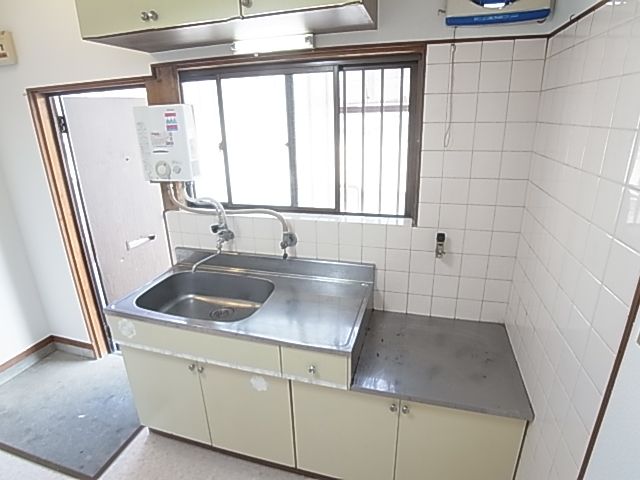 Kitchen. Comfortable life if there is a window in the kitchen ☆