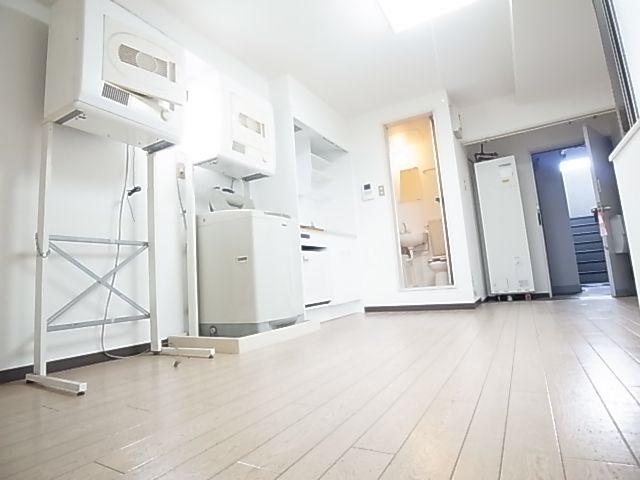 Living and room. Well it is equipped consumer electronics with washing machine dryer ~ To ☆