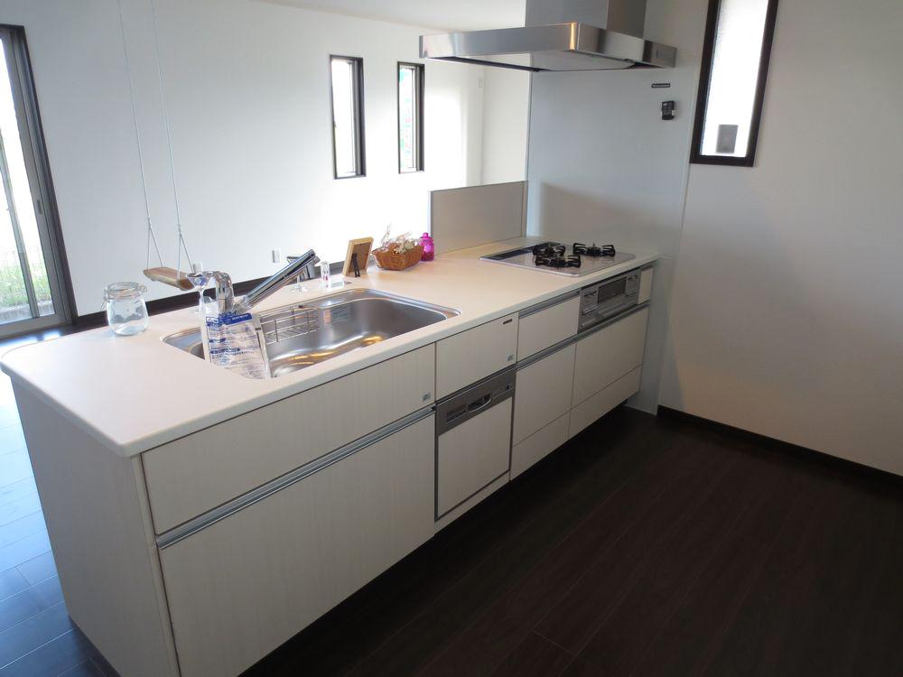 Model house photo.  ■ Stylish counter kitchen! It is equipped with built-in dishwasher (kitchen) ■ 