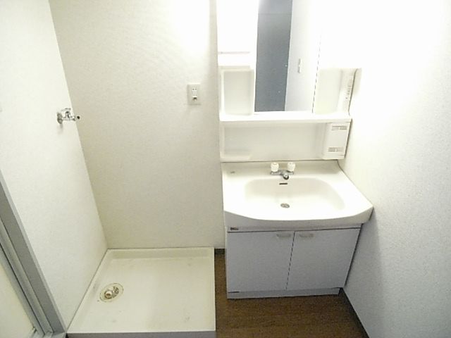 Washroom. But it is useful in an independent also vanity ~ (● ^ o ^ ●)