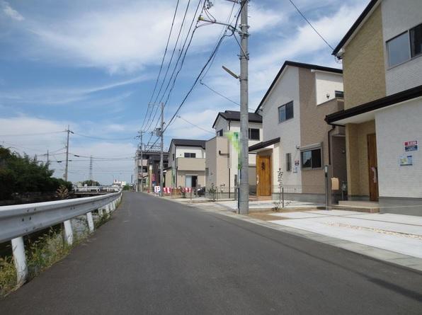 Local appearance photo. Car as little quiet residential