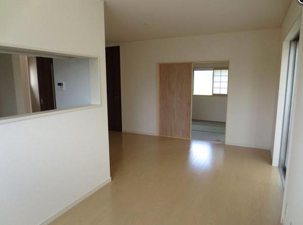 Living. Comfortable relaxing spacious living