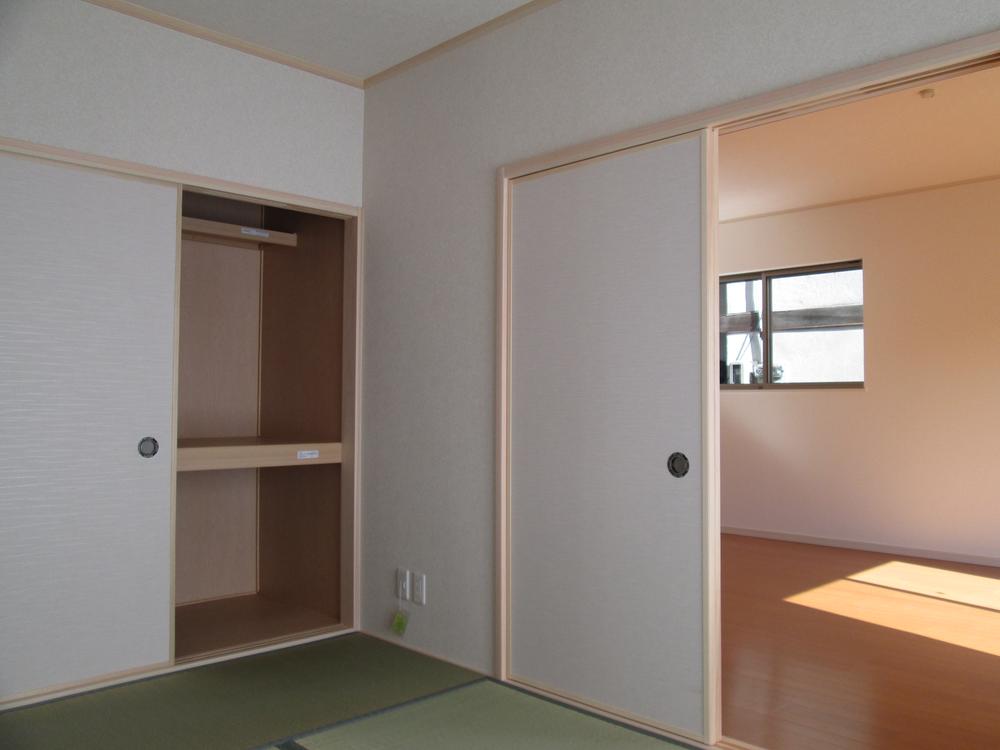 Other introspection. Japanese style room