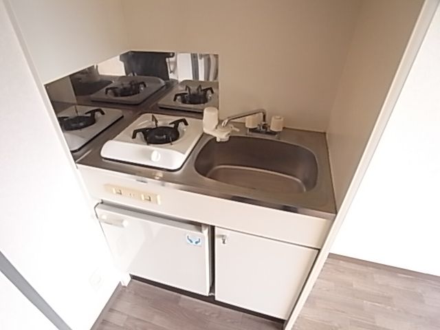 Kitchen. Convenience there is also a gas stove ~ (#^.^#)