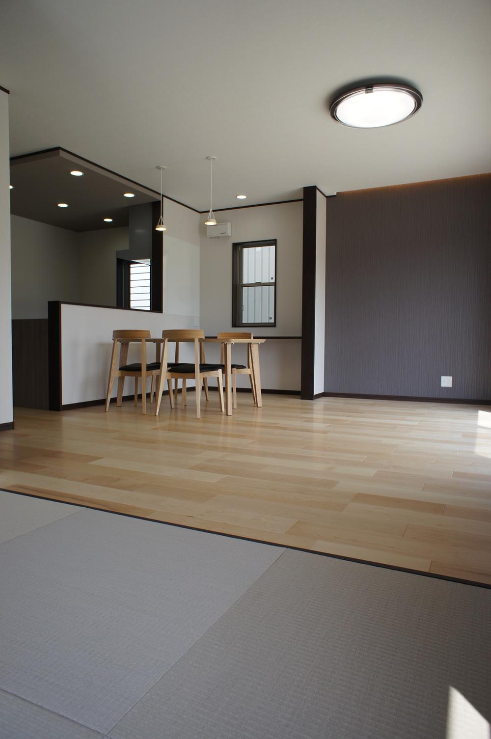 Living. Room (May 2013) Shooting You can study of children in the study corner. 