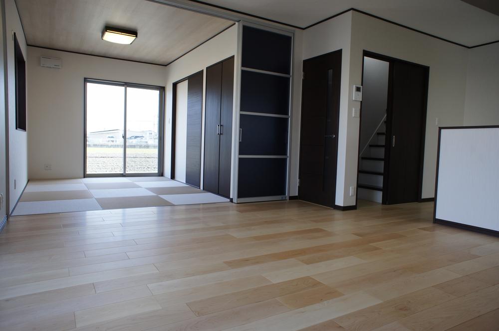 Living. Because you can use in a Japanese-style room and integral, Spacious space. 