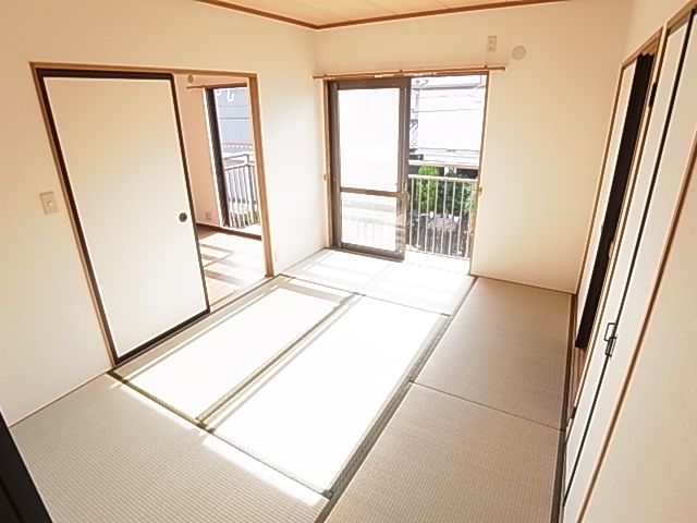 Other room space. It is equipped also pushed into the Japanese-style room! (^^)!