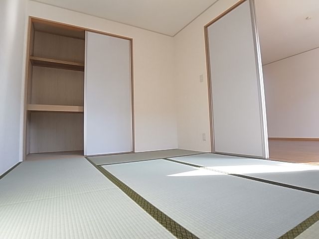 Other room space. It is also equipped with storage pat on the Japanese-style room ☆