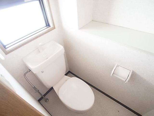 Toilet. Comfortable if there is a window in the toilet ☆ bright