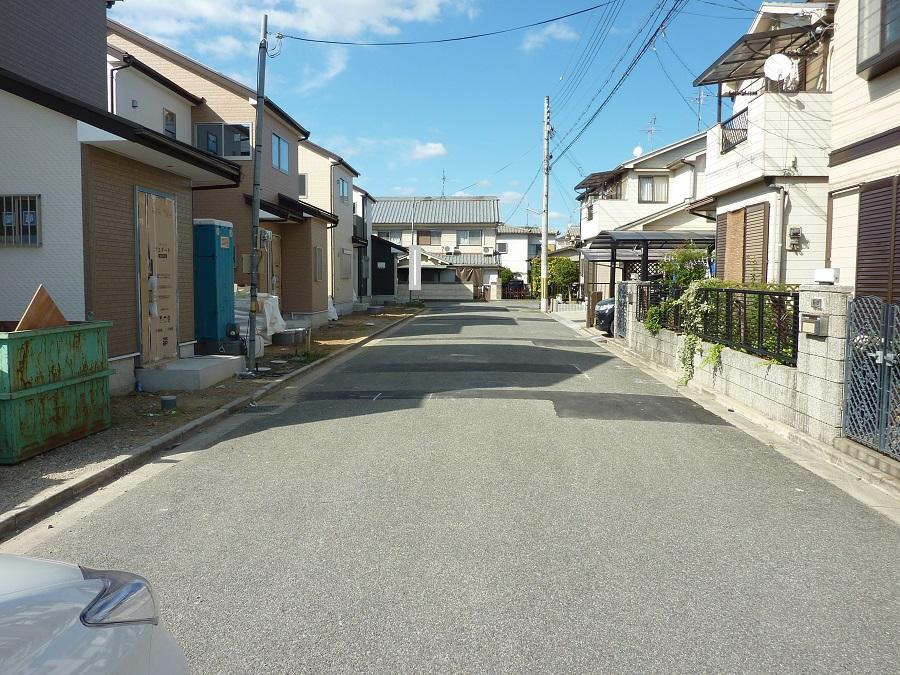 Local photos, including front road. Local (September 28, currently 2013)