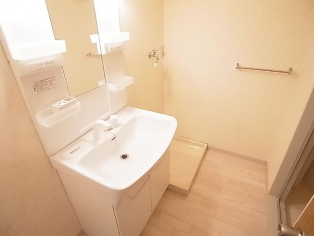 Washroom. Shampoo dresser also are equipped pat