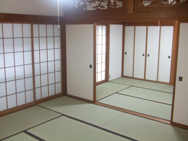 Non-living room. First floor Japanese-style room is continued between the second 6-mat and 8 tatami