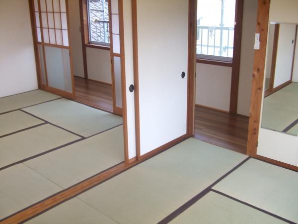 Non-living room. The second floor is two between the More of the Japanese-style room 8 tatami mats and 6 tatami