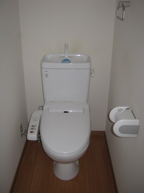 Toilet. There is warm water washing toilet seat ☆ 