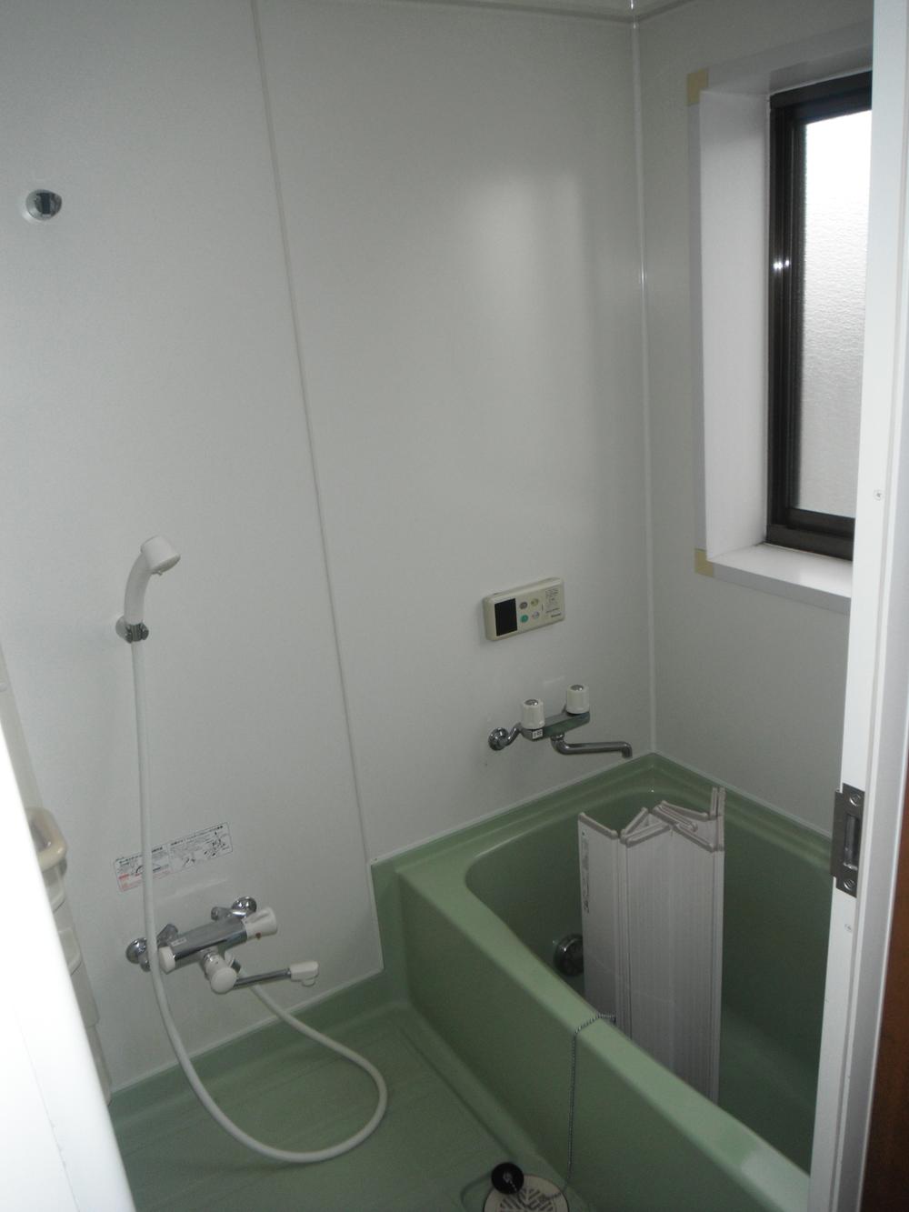 Bathroom. Indoor (12 May 2012) shooting