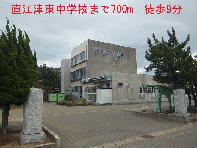 Primary school. Naoetsu 700m to the east, junior high school (elementary school)