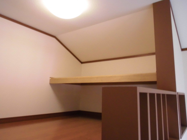 Other room space. Loft top