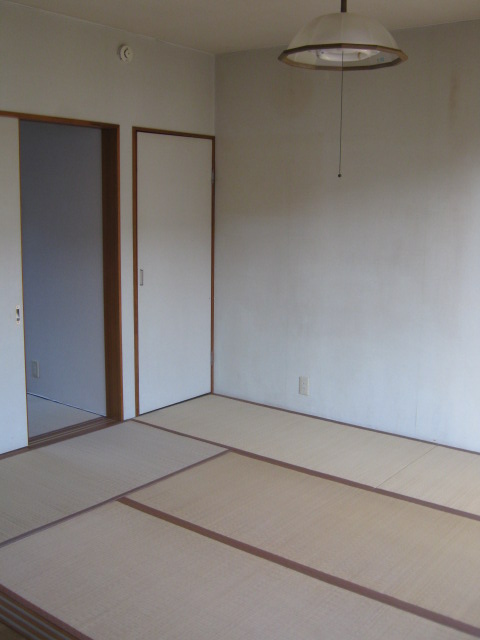 Other room space. Next to the LDK is Japanese-style room 6 quires