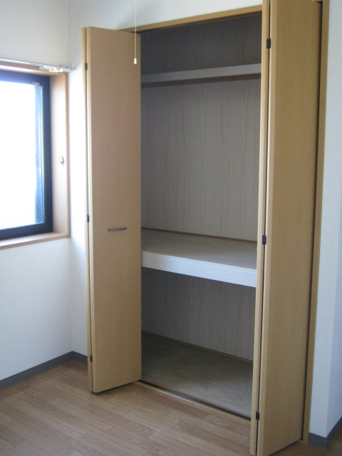 Receipt. I there is a closet in large storage Japanese-style room in the 5 Pledge of Western-style !!
