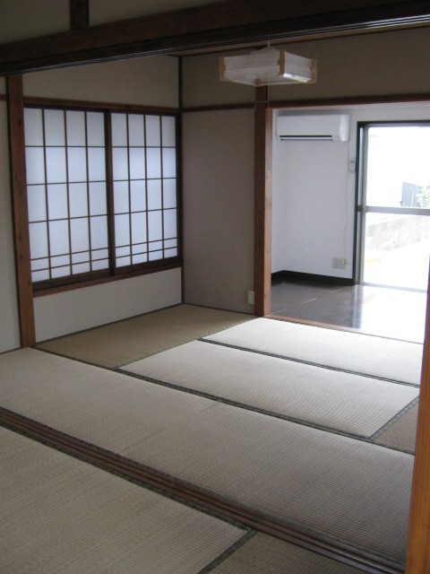 Living and room. 1F is also Japanese-style 3 room