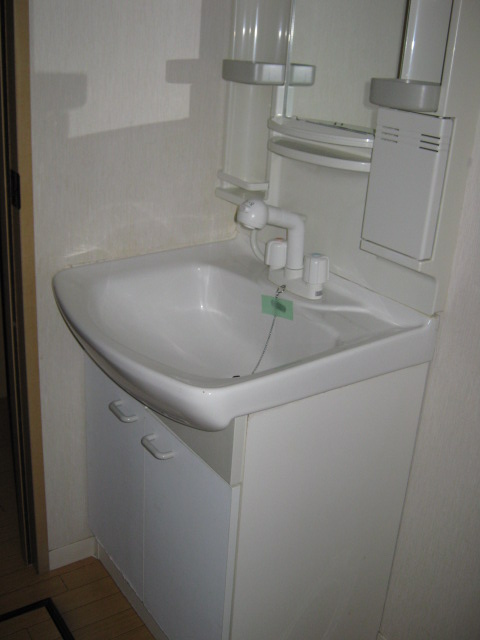 Washroom. A wash basin ~  ☆ 