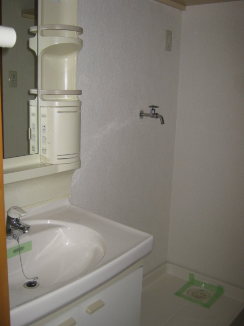 Washroom. Lucky also vanity! ! 