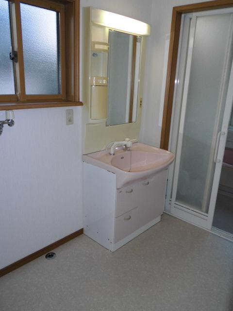 Wash basin, toilet. Indoor (10 May 2013) Shooting