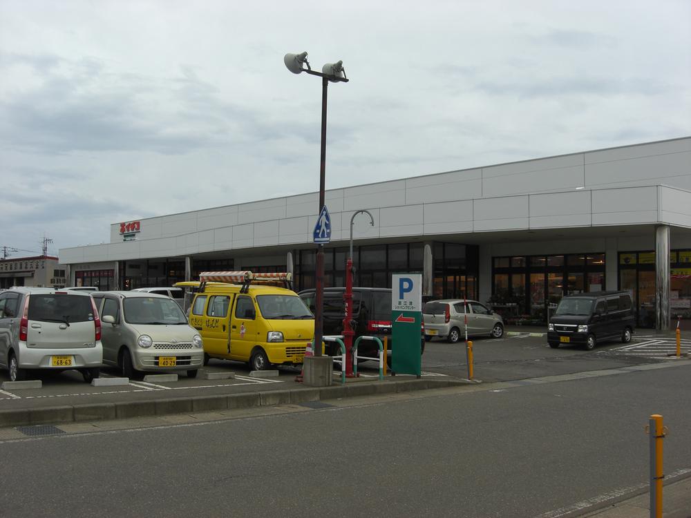 Supermarket. There is until Ichinohe super Naoetsu store in 500m national highway along the line 8, Near and is convenient!