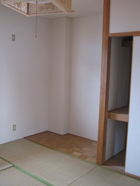 Other room space. Another Tsunoo room is of 6 quires Japanese-style room