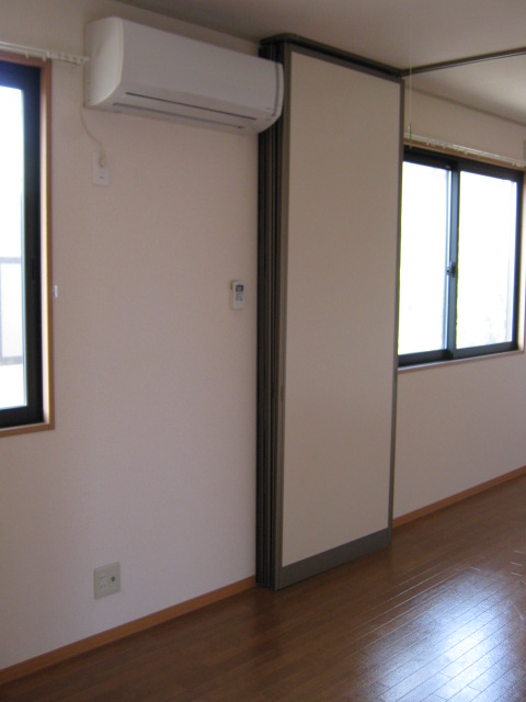 Other room space. Western also lucky also partition due to some 2 room !!!