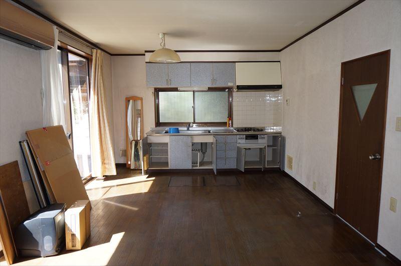 Kitchen. Indoor (September 2013) Shooting It is a photograph of before moving cleanup.