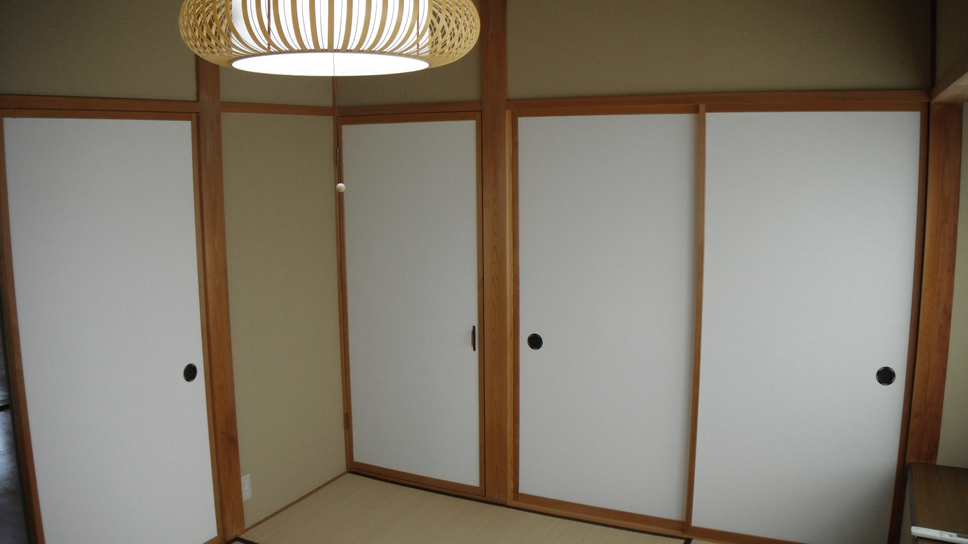 Living and room. Storage is plenty of Japanese-style room! 