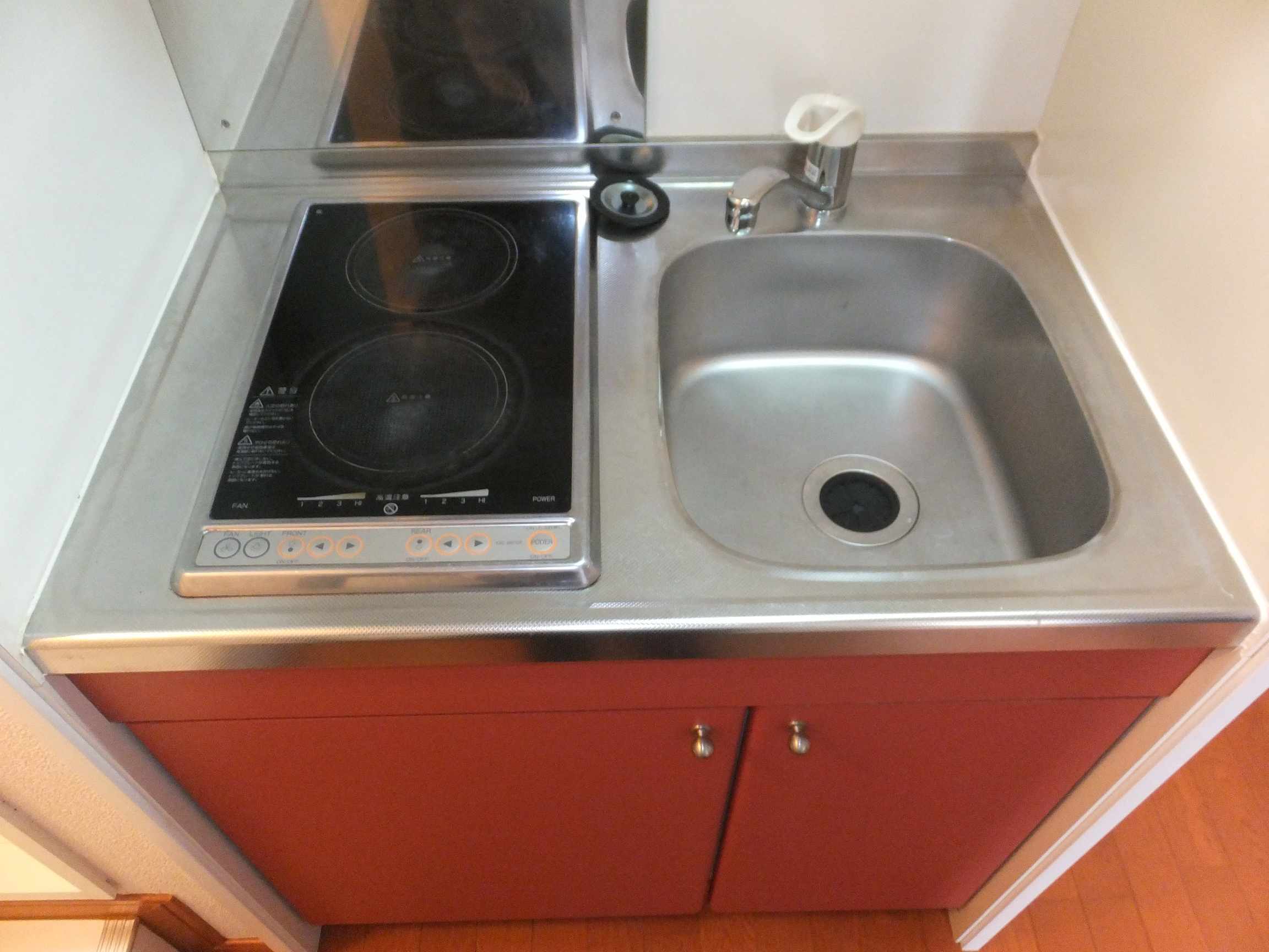 Kitchen. Two-necked electric stove