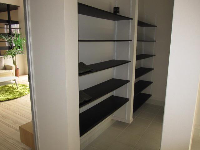 Receipt. Entrance storage