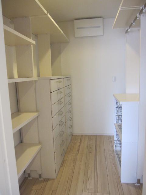 Receipt. 3 Pledge of family cloak