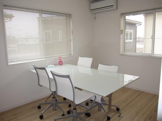 Non-living room. 6 Pledge nursery