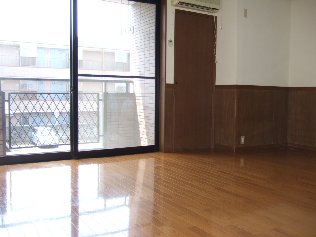 Living and room. 10 tatami Interoceanic