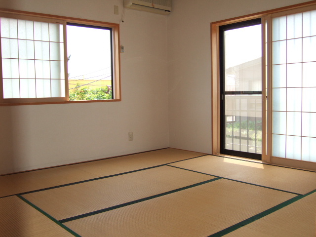 Living and room. 8-mat Japanese-style room